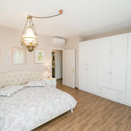 Villa Mermaid Beachfront